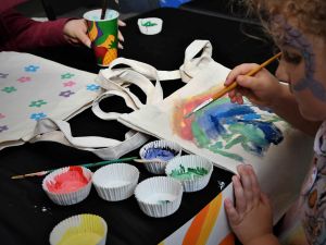 Burgan Bank Sponsors AUS “Art’s Night” Event