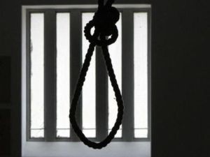 صورة تعبيرية تظهر حبل مشنقة تقابله مافذة زنزانة