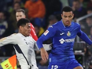 Real Madrid's English midfielder #5 Jude Bellingham vies with Getafe's British forward #12 Mason Greenwood during the Spanish league football match between Getafe CF and Real Madrid CF at the Coliseum Alfonso Perez stadium in Getafe on February 1, 2024. (Photo by Pierre-Philippe MARCOU / AFP)