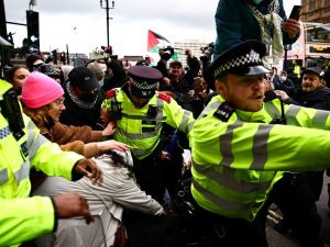 مظاهرة مؤيدة للقضية الفلسطينية في بريطانيا