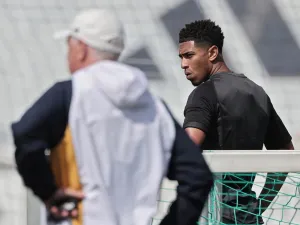 Real Madrid's English midfielder #5 Jude Bellingham attends a training session at the Santiago Bernabeu stadium in Madrid on May 27, 2024 ahead of their Champions League final football match against Borussia Dortmund. (Photo by Thomas COEX / AFP)