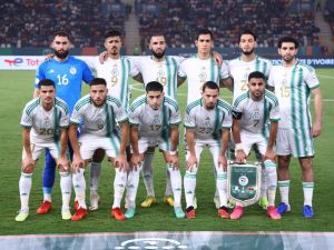 منتخب الجزائر (Photo by Kenzo TRIBOUILLARD / AFP)