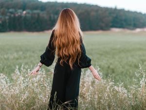 تفسير حلم الشعر الطويل للحامل ونوع الجنين لكبار المفسرين