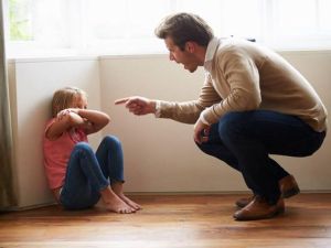 تفسير حلم الميت يضرب ابنته للعزباء وللمتزوجة وللمطلقة