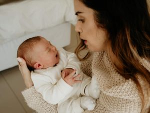 تفسير حلم ولادة البنت للمتزوجة الغير حامل لكبار المفسرين