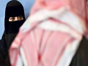 زوجة ترفض استقبال أهل زوجها بالعيد وعندما أصر على دعوتهم تفاجأ بتصرف شيطاني منها!