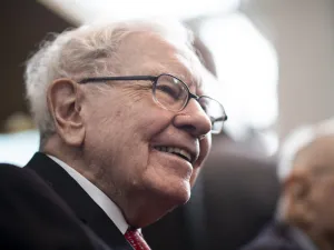 Warren Buffett donates $5.3B, rewrites his will