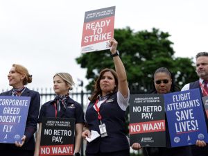 American Airlines imposes 17% raise to flight attendants wages in fear of strikes