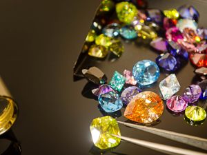 تأثير أحجار شهر يونيو على برج الجوزاء والسرطان