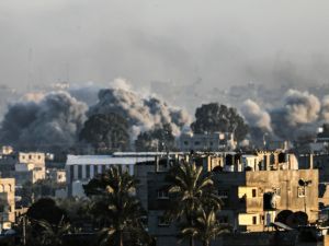 قصف اسرائيلي مكثف على رفح