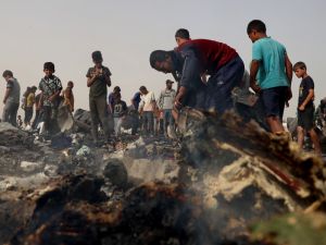 قصف مدفعي عنيف على منطقة النصيرات وسط قطاع غزة