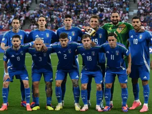 Italy's players pose for a team photo ahead of kick-off in the UEFA Euro 2024 Group B football match between the Croatia and Italy at the Leipzig Stadium in Leipzig on June 24, 2024. (Photo by GABRIEL BOUYS / AFP)