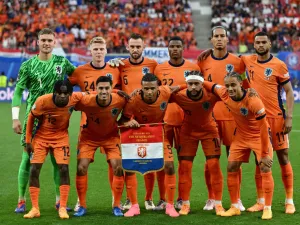 The Netherlands' players pose prior to the UEFA Euro 2024 Group D football match between the Netherlands and France at the Leipzig Stadium in Leipzig on June 21, 2024. (Photo by Christophe SIMON / AFP)
