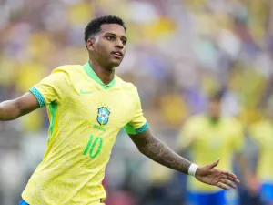 Rodrygo #10 of Brazil celebrates after scoring a goal against the United States during the Continental Clasico 2024 game at Camping World Stadium on June 12, 2024 in Orlando, Florida. Rich Storry/Getty Images/AFP (Photo by Rich Storry / GETTY IMAGES NORTH AMERICA / Getty Images via AFP)