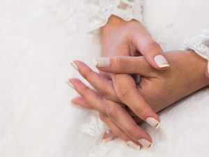 خلطات منزلية مجربة لتبييض اليدين بسرعة قبل الزفاف