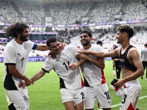 مصر إلى ربع النهائي على رأس المجموعة الثالثة (Photo by Philippe Lopez / AFP)