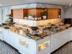 Al Dawaar Revolving Restaurant at Hyatt Regency Dubai Revolves into Summer 2024 with New Dining Experiences