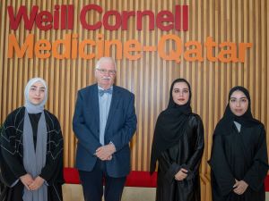 طالبات وايل كورنيل للطب - قطر يستقصين تأثير أدوية إنقاص الوزن لدى مرضى السكري والسمنة والسرطان
