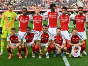 Arsenal FC's players pose ahead of the pre-season club friendly football match between Manchester United FC and Arsenal FC at SoFi Stadium in Inglewood, California on July 27, 2024. (Photo by Patrick T. Fallon / AFP) Arsenal FC's players pose ahead of the pre-season club friendly football match between Manchester United FC and Arsenal FC at SoFi Stadium in Inglewood, California on July 27, 2024. (Photo by Patrick T. Fallon / AFP)
