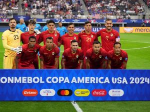 Players of Bolivia pose for a team photo during the CONMEBOL Copa America 2024 Group C match between United States and Bolivia at AT&T Stadium on June 23, 2024 in Arlington, Texas. Sam Hodde/Getty Images/AFP (Photo by Sam Hodde / GETTY IMAGES NORTH AMERICA / Getty Images via AFP)