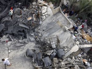 قوات الاحتلال الإسرائيلي نسفت مباني سكنية وسط مدينة رفح 