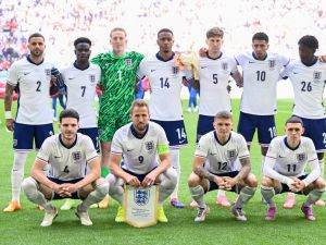 England's players pose for the group photo at the start of the UEFA Euro 2024 quarter-final football match between England and Switzerland at the Duesseldorf Arena in Duesseldorf on July 6, 2024. (Photo by INA FASSBENDER / AFP)