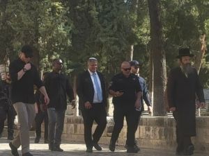 ايتمار بن غفير في باحات المسجد الأقصى