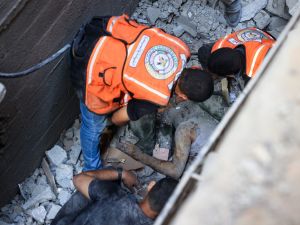 استشهاد 14 فلسطينيا منذ فجر اليوم في غارات إسرائيلية