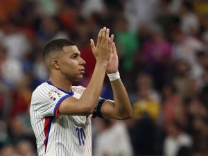 France's forward #10 Kylian Mbappe applauds supporters after losing the UEFA Euro 2024 semi-final football match between Spain and France at the Munich Football Arena in Munich on July 9, 2024. (Photo by FRANCK FIFE / AFP)
