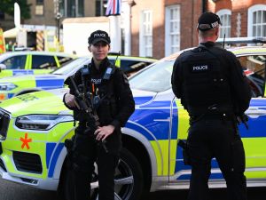 نجحت الشرطة في التعرف على اللص والقبض عليه بعد ارتكابه عددا من جرائم السرقة المماثلة