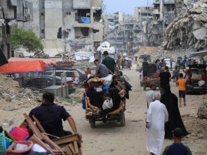 يُعتقد أن حوالي 1.9 مليون شخص قد نزحوا داخليا في غزة