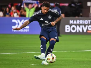 Manchester United's forward #25 Jadon Sancho scores a penalty kick during the pre-season club friendly football match between Manchester United FC and Arsenal FC at SoFi Stadium in Inglewood, California on July 27, 2024. (Photo by Patrick T. Fallon / AFP)