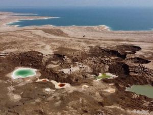 انحسار مياه البحر بشكل غير معتاد في أجزاء من شواطئ مصر والمغرب