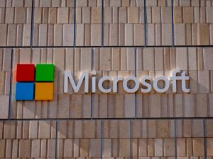 Global IT outage affects airports, banks, and media worldwide