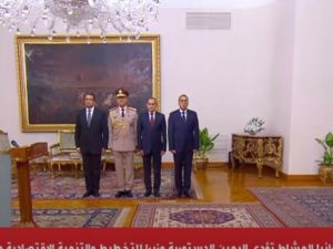 تميزت الحكومة الجديدة بانخفاض الخلفيات العسكرية للوزراء