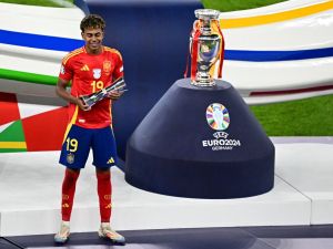 Spain's forward #19 Lamine Yamal celebrates winning the young player of the tournament award after the UEFA Euro 2024 final football match between Spain and England at the Olympiastadion in Berlin on July 14, 2024. (Photo by Tobias SCHWARZ / AFP)