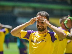 Fiorentina's Italian midfielder #5 Giacomo Bonaventura reacts during a training session on the eve of the UEFA Conference League Final between AC Fiorentina and Olympiakos FC at the Aghia Sophia Stadium in Athens on May 28, 2024. (Photo by Aris Messinis / AFP) Fiorentina's Italian midfielder #5 Giacomo Bonaventura reacts during a training session on the eve of the UEFA Conference League Final between AC Fiorentina and Olympiakos FC at the Aghia Sophia Stadium in Athens on May 28, 2024. (Photo by Aris Messinis / AFP)