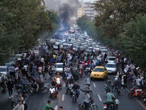 جانب من الاحتجاجات عقب مقتل همسا أميني، داخل مركز أمني في ايران