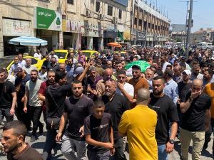 الآلاف يشيعون في جنين جثمان الشهيدة جرار (50 عاماً)