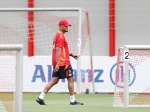 Bayern Munich's Belgian head coach Vincent Kompany looks on during a training session in Munich, southern Germany on July 17, 2024. (Photo by Michaela STACHE / AFP) Bayern Munich's Belgian head coach Vincent Kompany looks on during a training session in Munich, southern Germany on July 17, 2024. (Photo by Michaela STACHE / AFP)