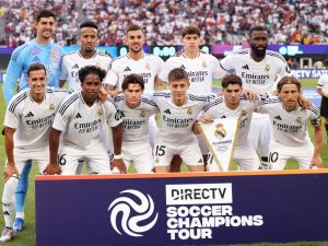 Real Madrid team pose before the pre-season club friendly football match between Real Madrid and FC Barcelona at MetLife Stadium, in East Rutherford, New Jersey on August 3, 2024. (Photo by Charly TRIBALLEAU / AFP) Real Madrid team pose before the pre-season club friendly football match between Real Madrid and FC Barcelona at MetLife Stadium, in East Rutherford, New Jersey on August 3, 2024. (Photo by Charly TRIBALLEAU / AFP)