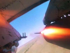 طائرة هجومية روسية من طراز Su-25 تطلق صواريخ على القوات المسلحة الأوكرانية في كورسك