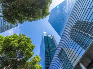  Schneider Electric Recognized as a Leader in Building Decarbonization Consulting by Independent Research and Advisory Firm