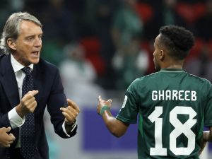 مانشيني يدعو لاعبي السعودية لتحقيق استفادة أكبر من الدوري