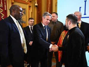 US Secretary of State Antony Blinken (C) and British Secretary David Lammy (L) are greeted by Ukrainian President Volodymyr Zelensky (R)