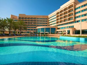 Last Summer Hooray: Your Perfect Weekend Escape at Danat Jebel Dhanna Resort