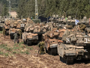 Israeli army masses its armored vehicles near the Lebanese border