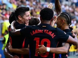 Barcelona's Polish forward #09 Robert Lewandowski celebrates with teammates after scoring his team's first goal during the Spanish league football match between Villarreal CF and FC Barcelona at La Ceramica stadium in Vila-real, on September 22, 2024. (Photo by JOSE JORDAN / AFP)