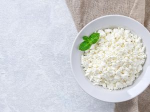 5 طرق يمكن أن يغير بها الجبن القريش صحتك
