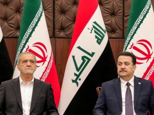  الرئيس الإيراني بزشكيان، ورئيس الوزراء العراقي، السوداني، في مؤتمر صحفي مشترك